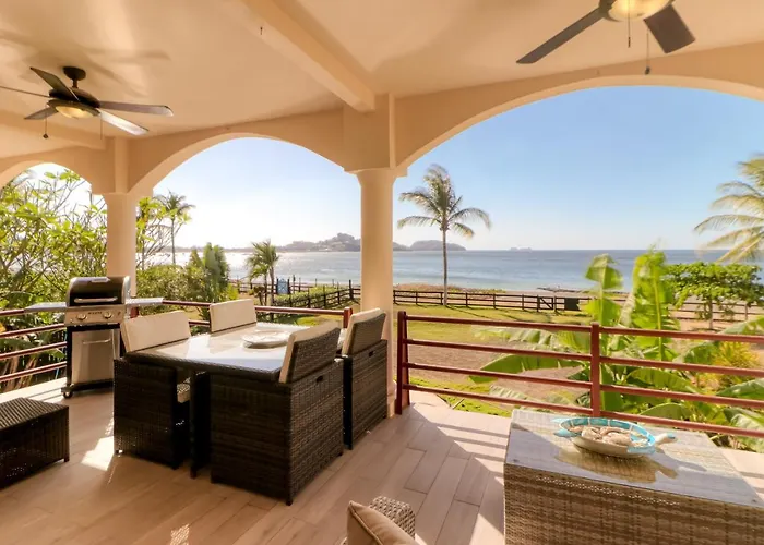 Playa Potrero Oceanfront: Balcony, Pool