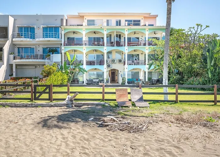 Playa Potrero Oceanfront: Balcony, Pool Holiday home Playa Flamingo