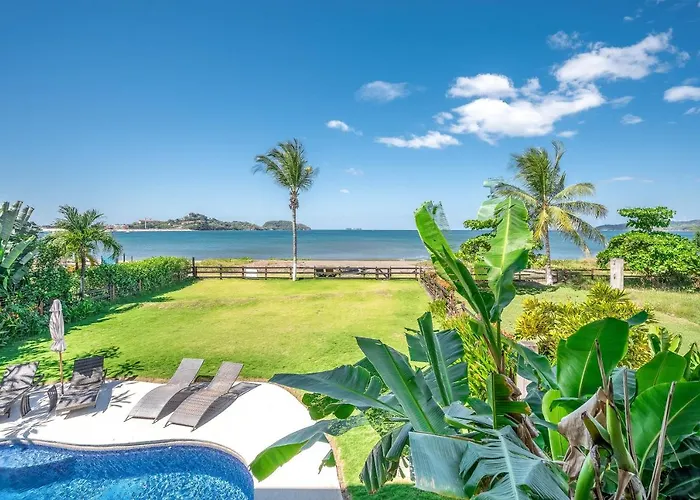 Holiday home Playa Potrero Oceanfront: Balcony, Pool Playa Flamingo