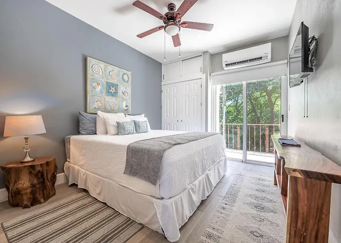 Holiday home Playa Potrero Oceanfront: Balcony, Pool *