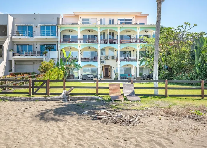 Playa Potrero Oceanfront: Balcony, Pool Casa de férias