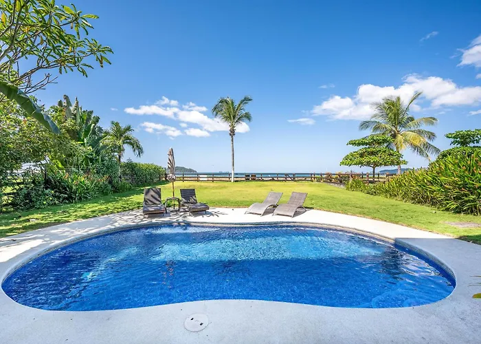 Casa de férias Playa Potrero Oceanfront: Balcony, Pool